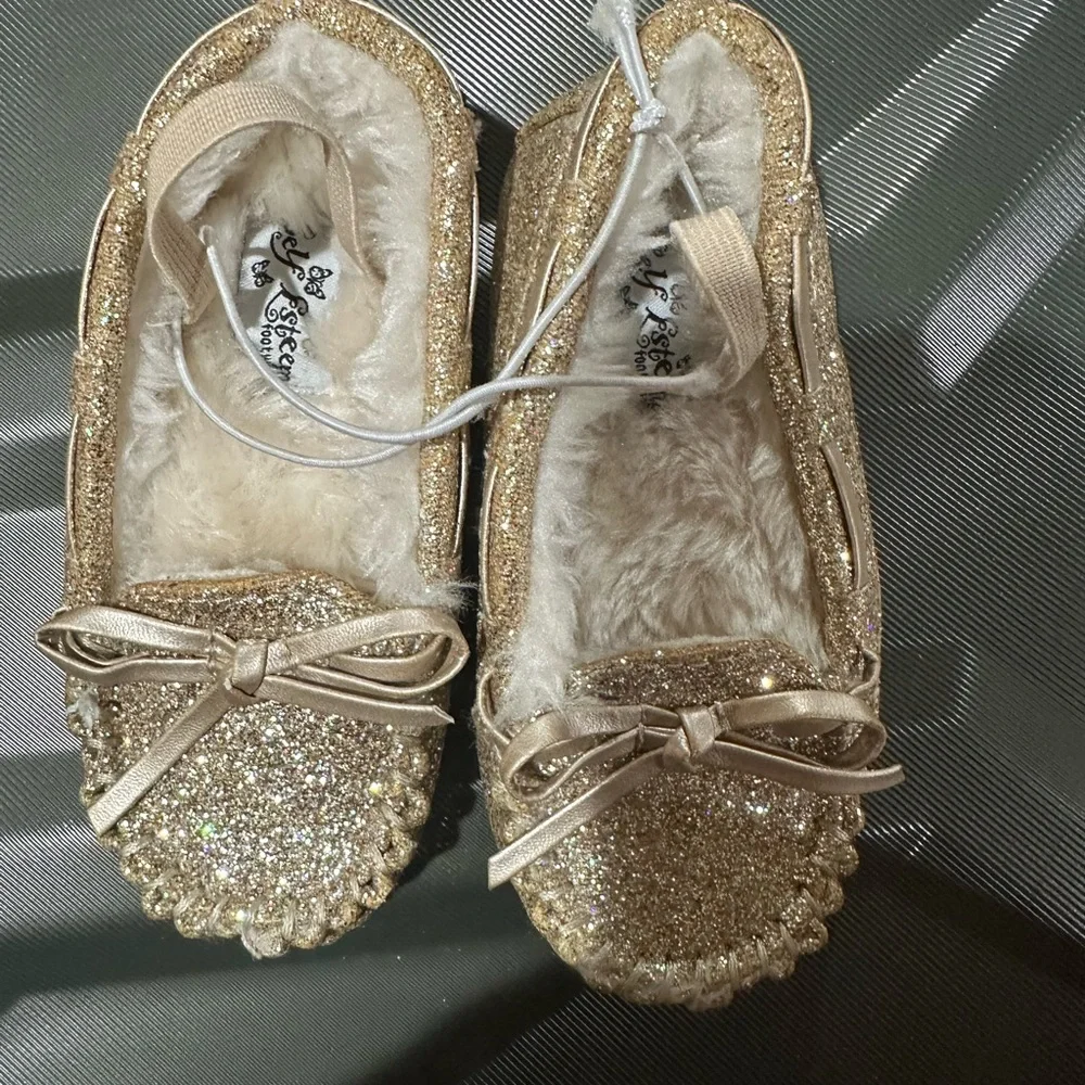 Self Esteem Glitter Gold Little Girl Slippers , size 6 NWOT